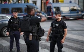 Thieves rob jewelry store in France