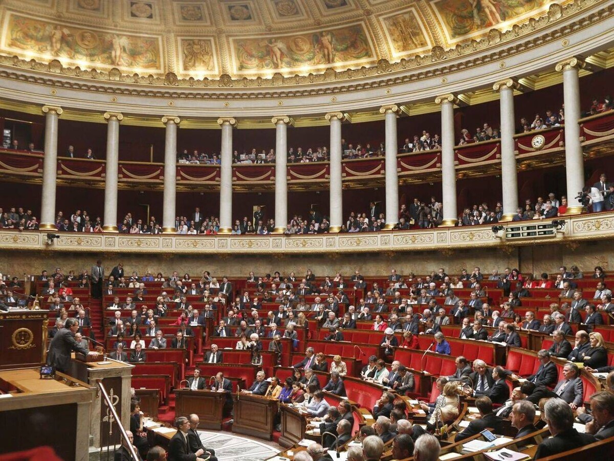 Французский парламент отклонил налог на богатство