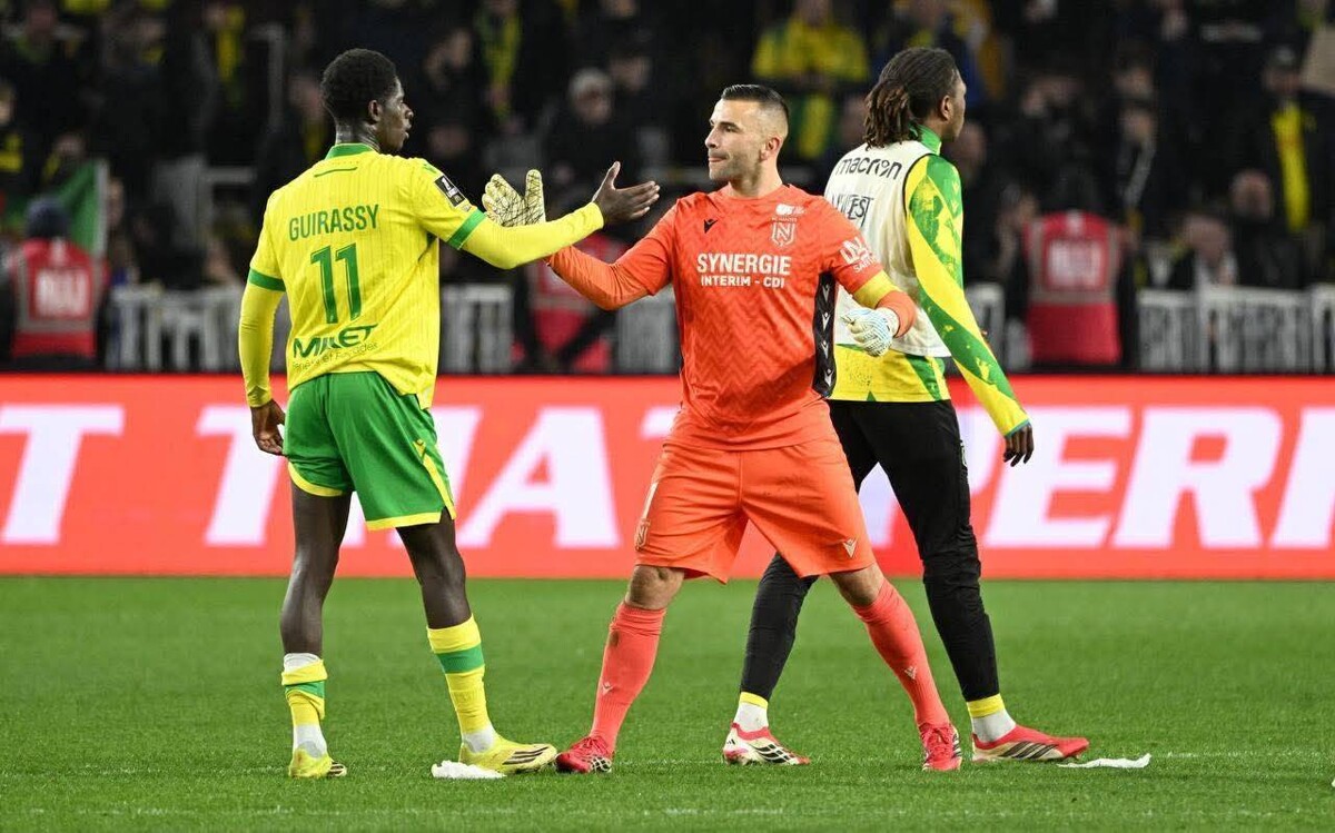 Portuguese Goalkeeper Shows Fair Play Spirit for Nantes