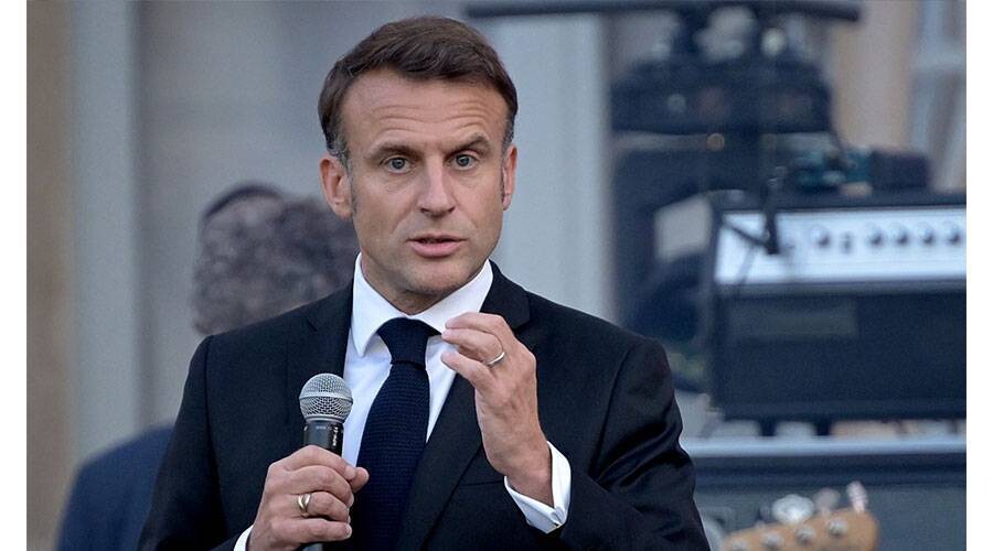 Бывший президент Франции Олланд критикует политику Макрона