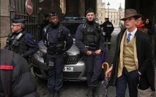 "Fedora Man" from the Louvre Turns Out to Be a Regular Teen