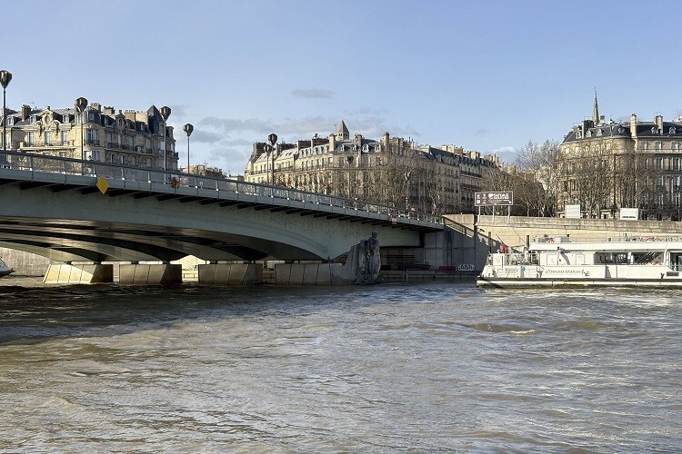 Seine River in Paris Reaches Peak Level of 3.54 Meters