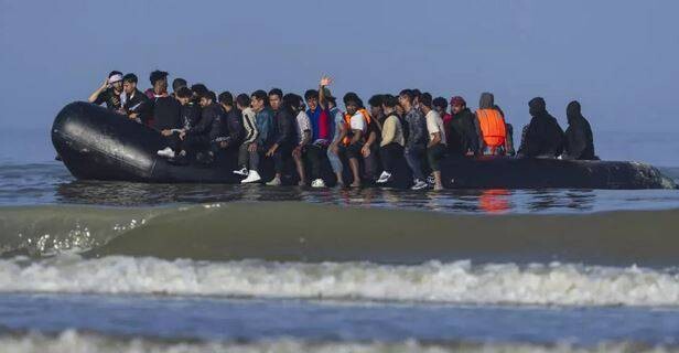 Французские власти спасли 94 мигрантов у побережья