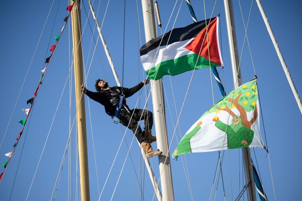 French vessels set off from Marseille to break Gaza blockade
