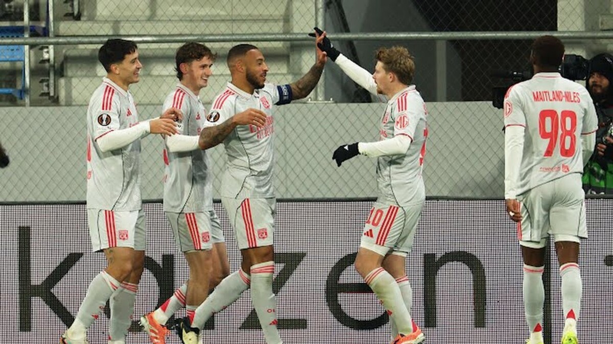 Olympique Lyon thrashes Maccabi to top Europa League group