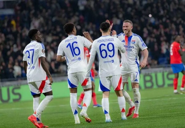 Лион занимает пятое место с победой 4-2
