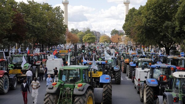 Farmers Protest in Paris Over Trade Agreement