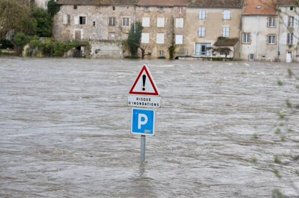 Storm in France: One Killed, 900,000 Homes Without Power