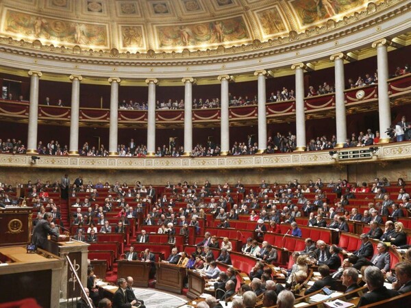 Французский парламент отклонил налог на богатство
