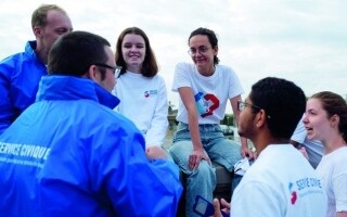 Использование наркотиков и хаос в лагере подготовки вызывают беспокойство из-за плана принудительной гражданской службы Макрона