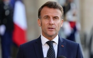 Macron Speeds Up Social Media Ban for Under-15s