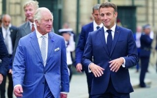 Роскошный ужин короля Charles III в Версале