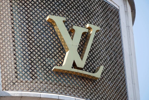 LVMH сообщает о снижении прибыли за полгода на 14%