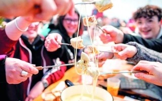 Франция установила мировой рекорд для самой большой фондю