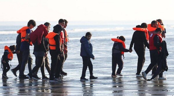 Court in France Sentences Iraqis and Sudanese