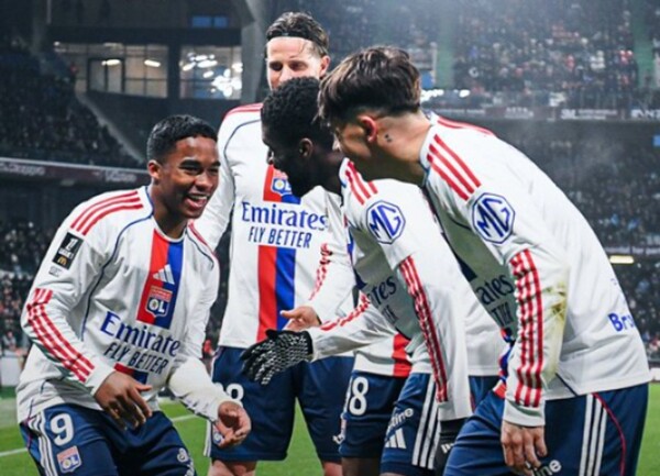 Lyon Crushes PAOK to Top Europa League Table