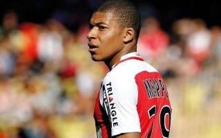 AS Monaco Fan Sets World Record for Shirt Collection