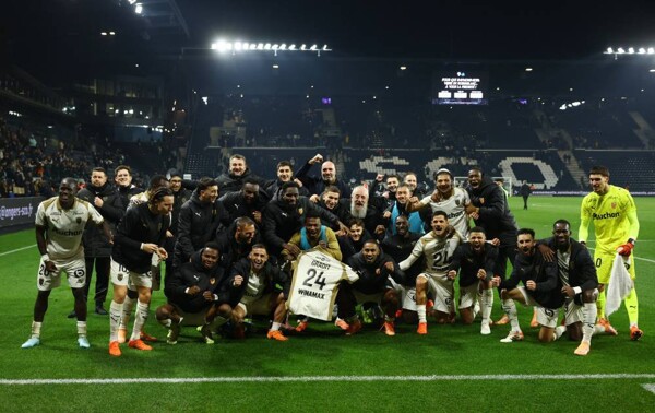 Ланс возглавил чемпионат Франции после поражения ПСЖ