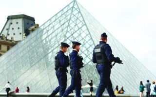 Ex-thief warned Louvre of vulnerabilities years before heist