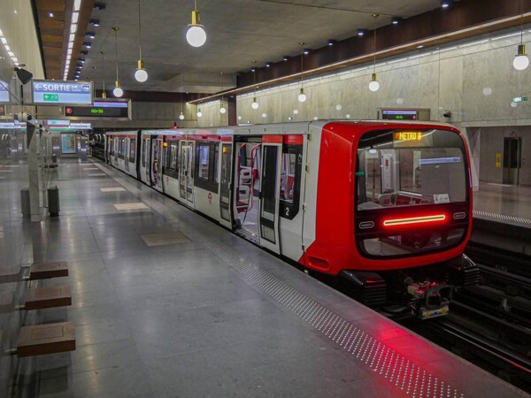 Трое пострадали в результате нападения с ножом в метро Лиона