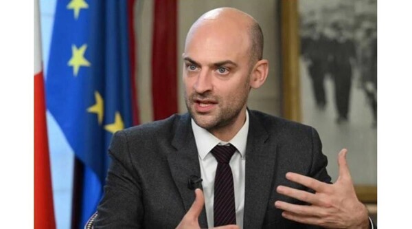 French Foreign Minister Calls on Israel to Refrain from Military Action in Lebanon