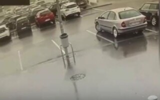 Камера видеонаблюдения запечатлела торнадо, обрушившийся на город Бромат во Франции