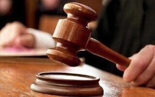 Француженка подает в суд на компанию за выплату зарплаты без назначенных обязанностей