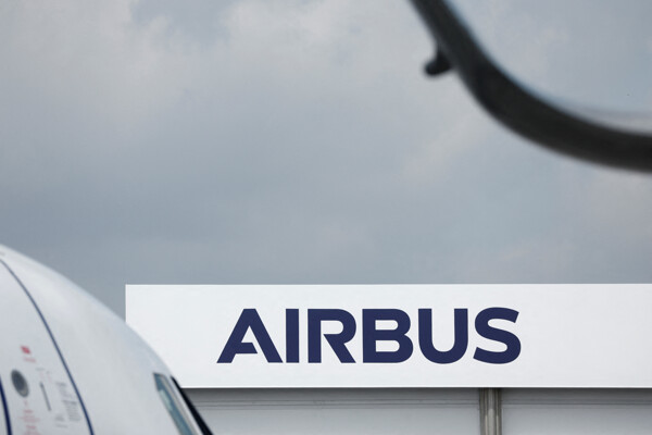 Поставки Airbus снизились в августе